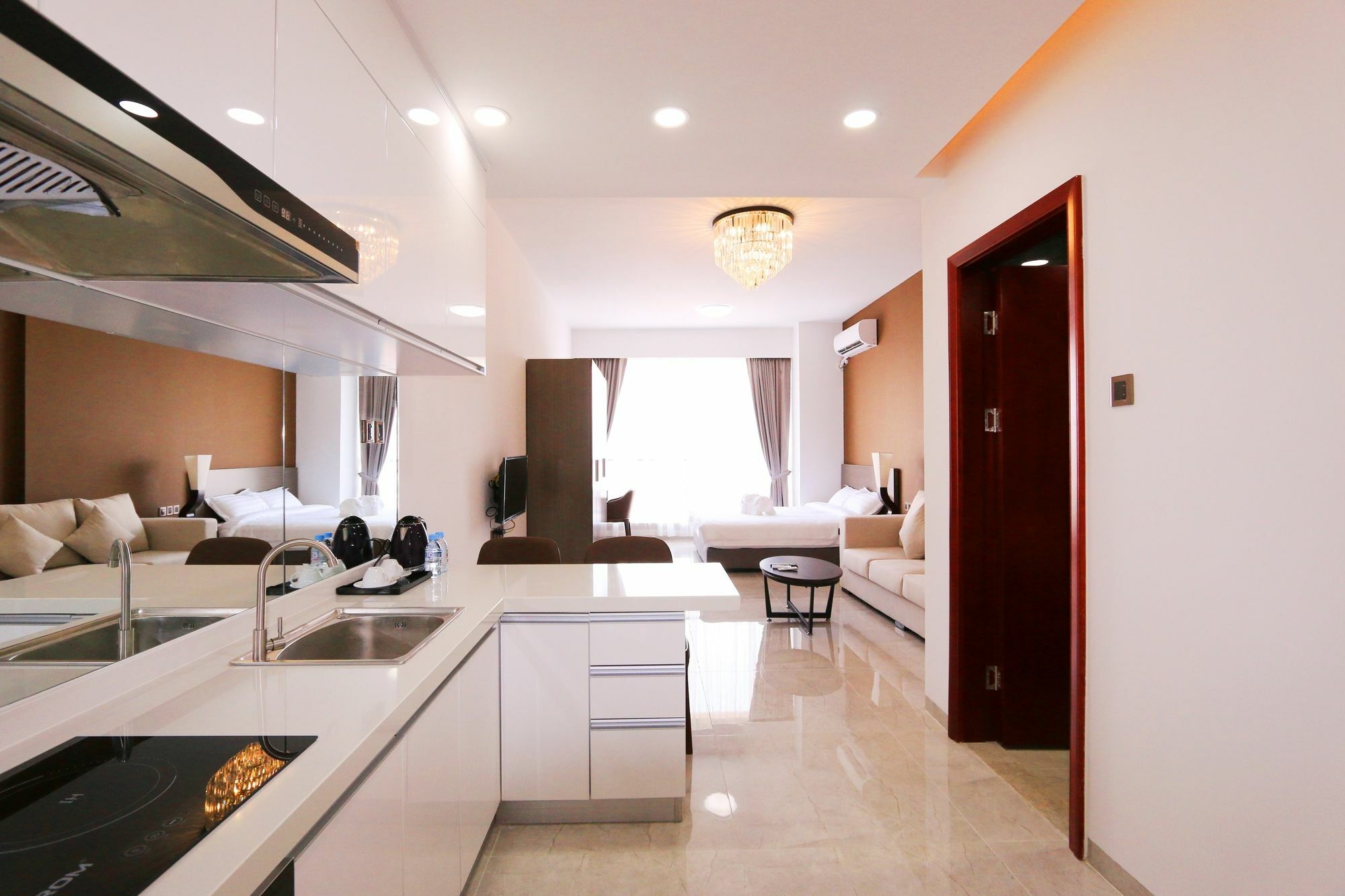 Eastland Hotel & Apartment Phnom Penh Exterior photo