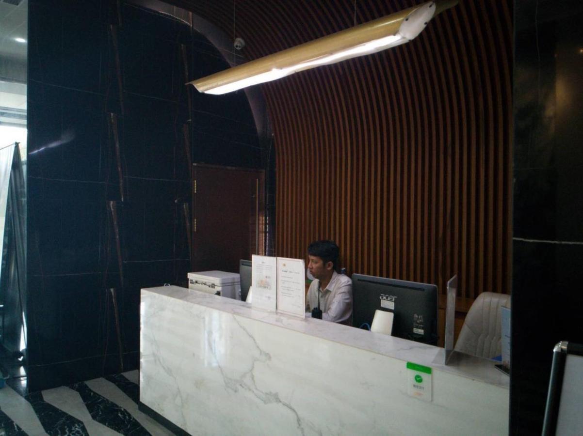 Eastland Hotel & Apartment Phnom Penh Exterior photo