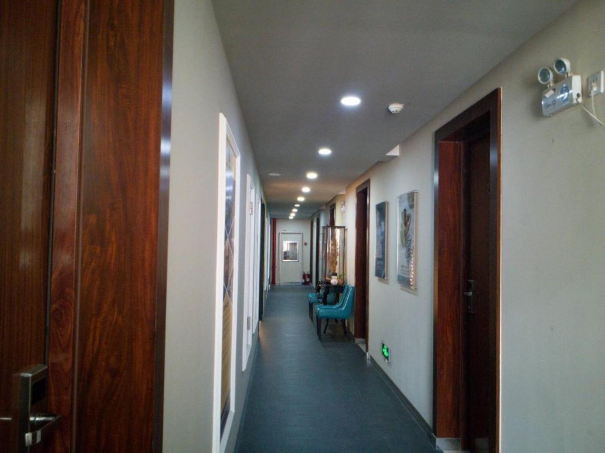 Eastland Hotel & Apartment Phnom Penh Exterior photo